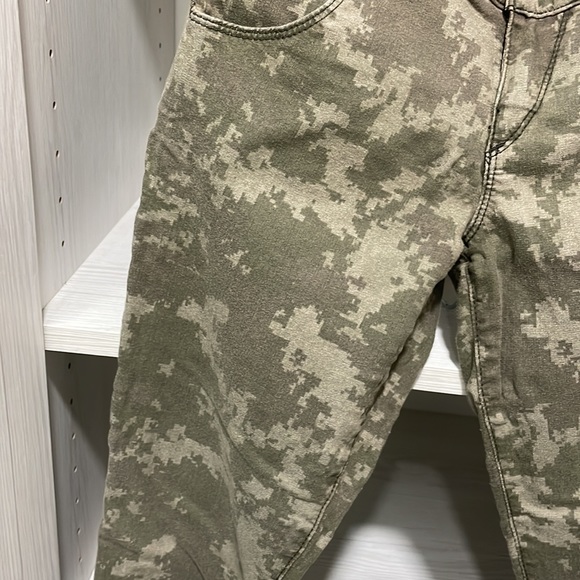 GUESS camo jeans - Picture 2 of 9